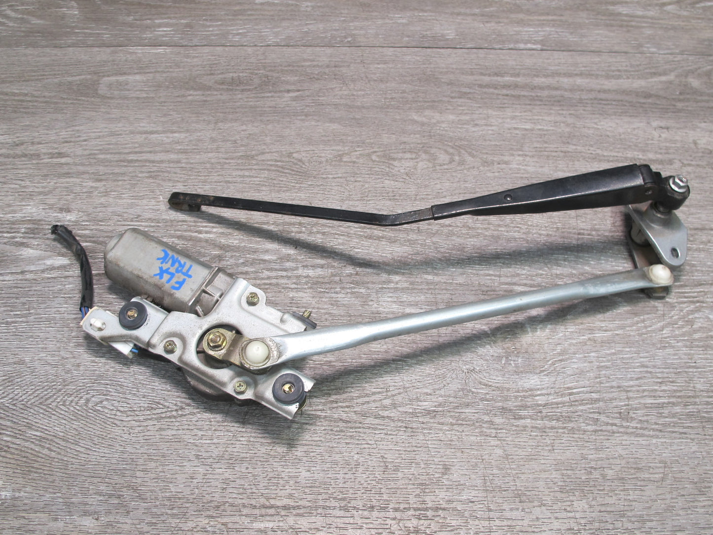 1998-2007 Lexus J100L LX470 Rear Windshield Wiper Motor W/ Linkage & Arm