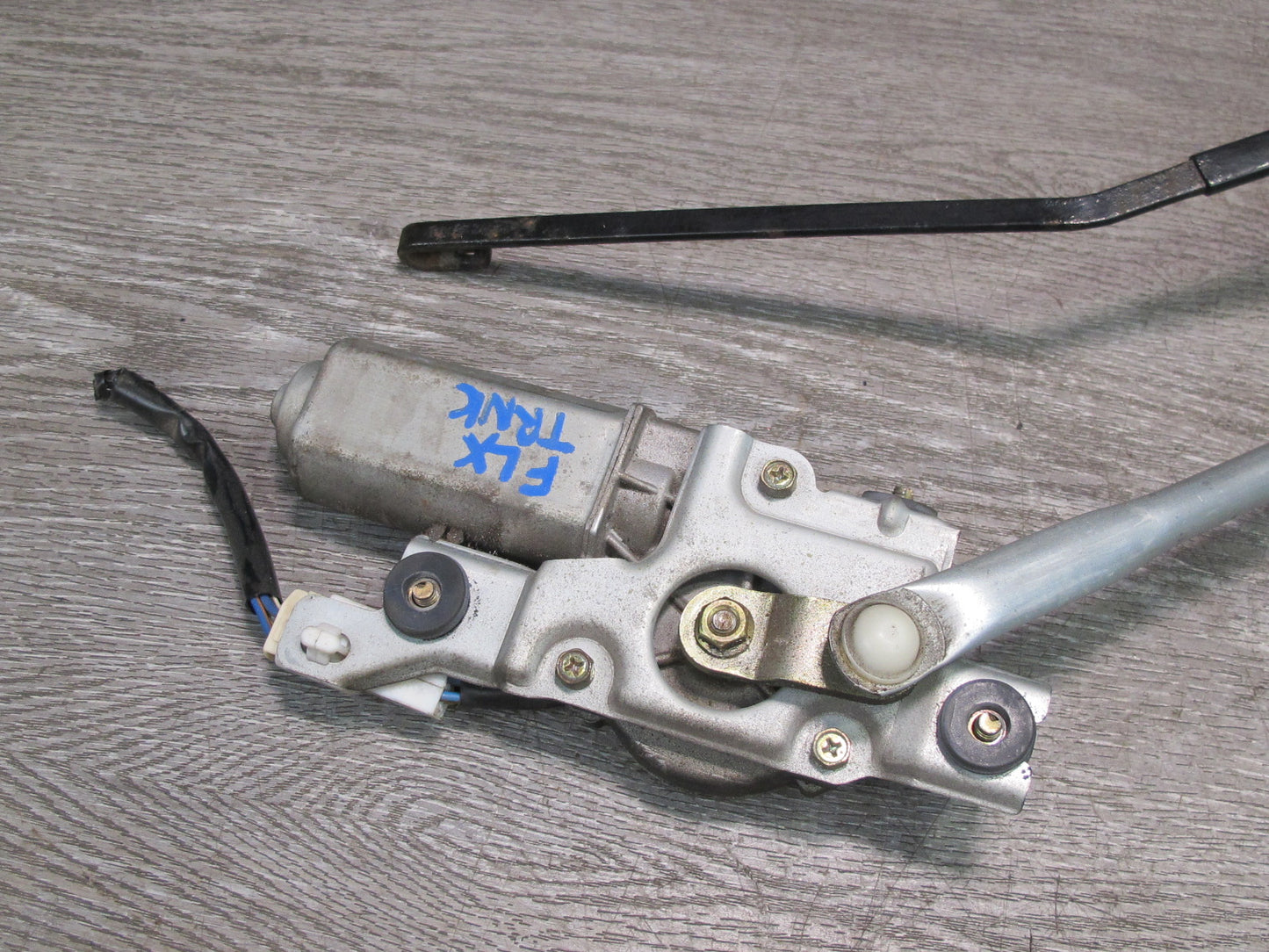 1998-2007 Lexus J100L LX470 Rear Windshield Wiper Motor W/ Linkage & Arm