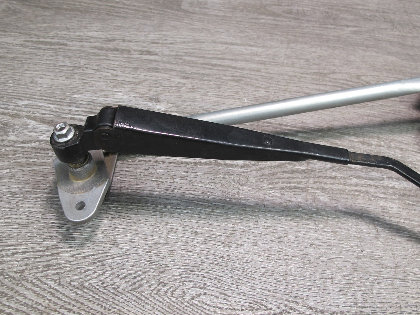 1998-2007 Lexus J100L LX470 Rear Windshield Wiper Motor W/ Linkage & Arm