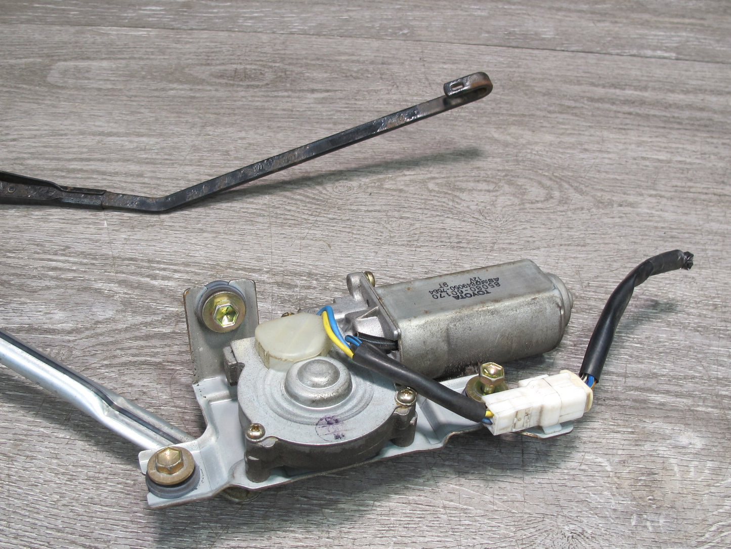 1998-2007 Lexus J100L LX470 Rear Windshield Wiper Motor W/ Linkage & Arm