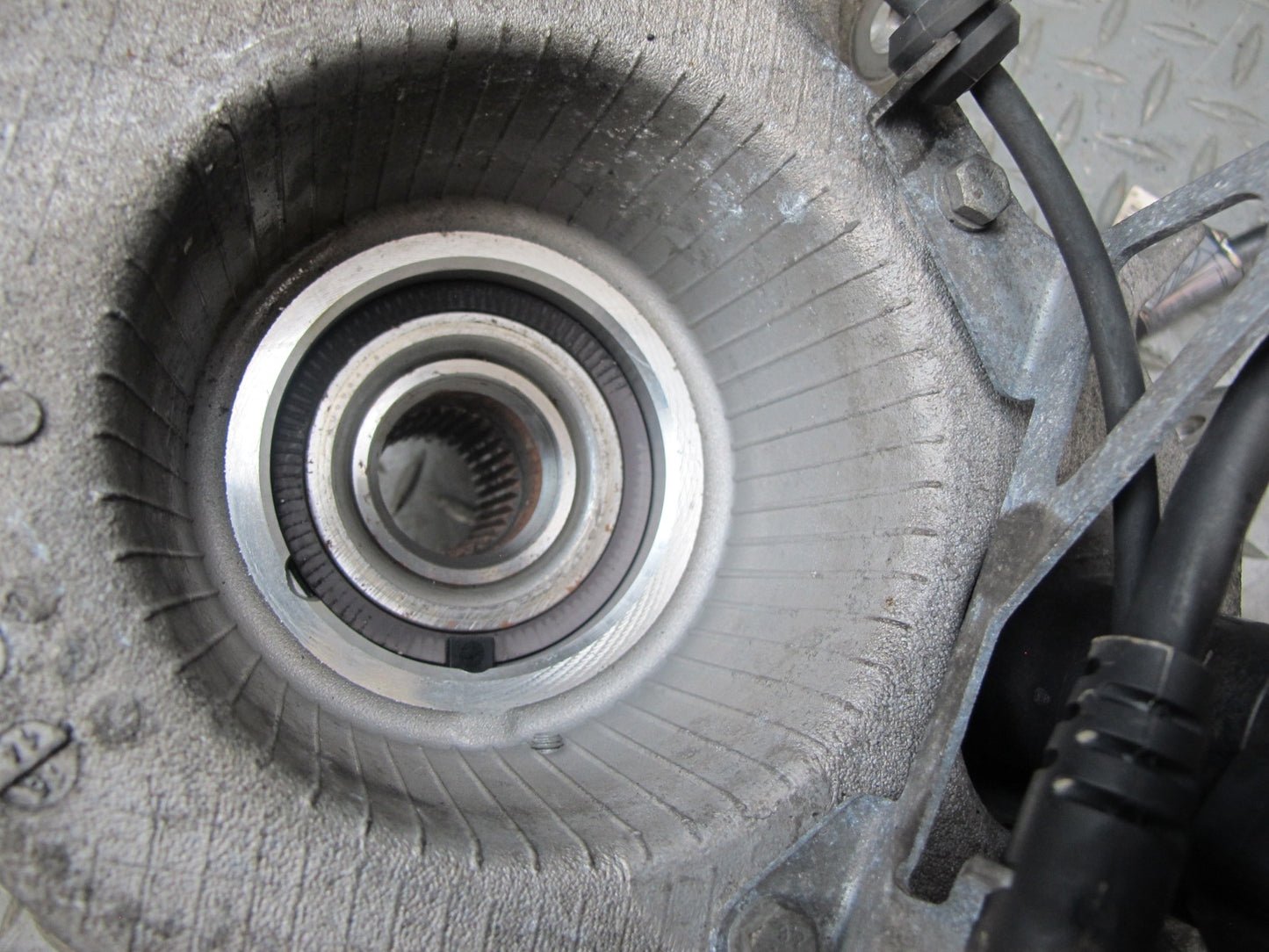 2010-2016 Porsche Panamera 970 RWD Rear Left Spindle Knuckle Wheel Hub Bearing