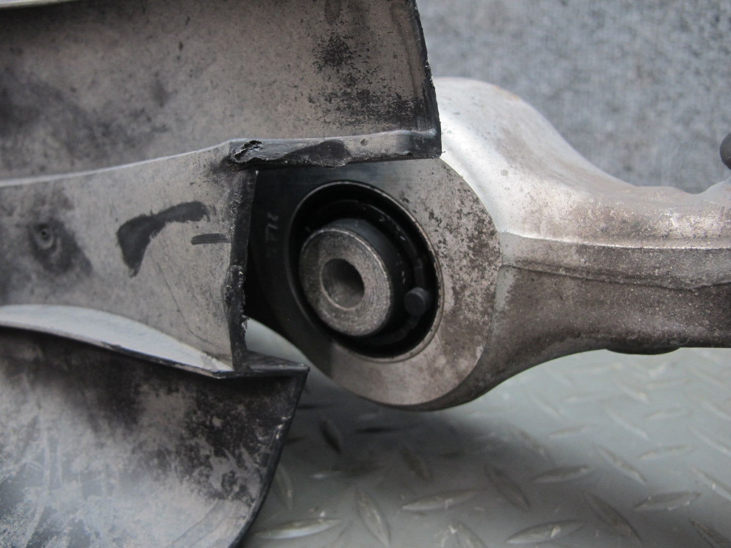 2014-2016 Porsche Panamera 970 RWD Front Right Lower Control Arm 97034105424