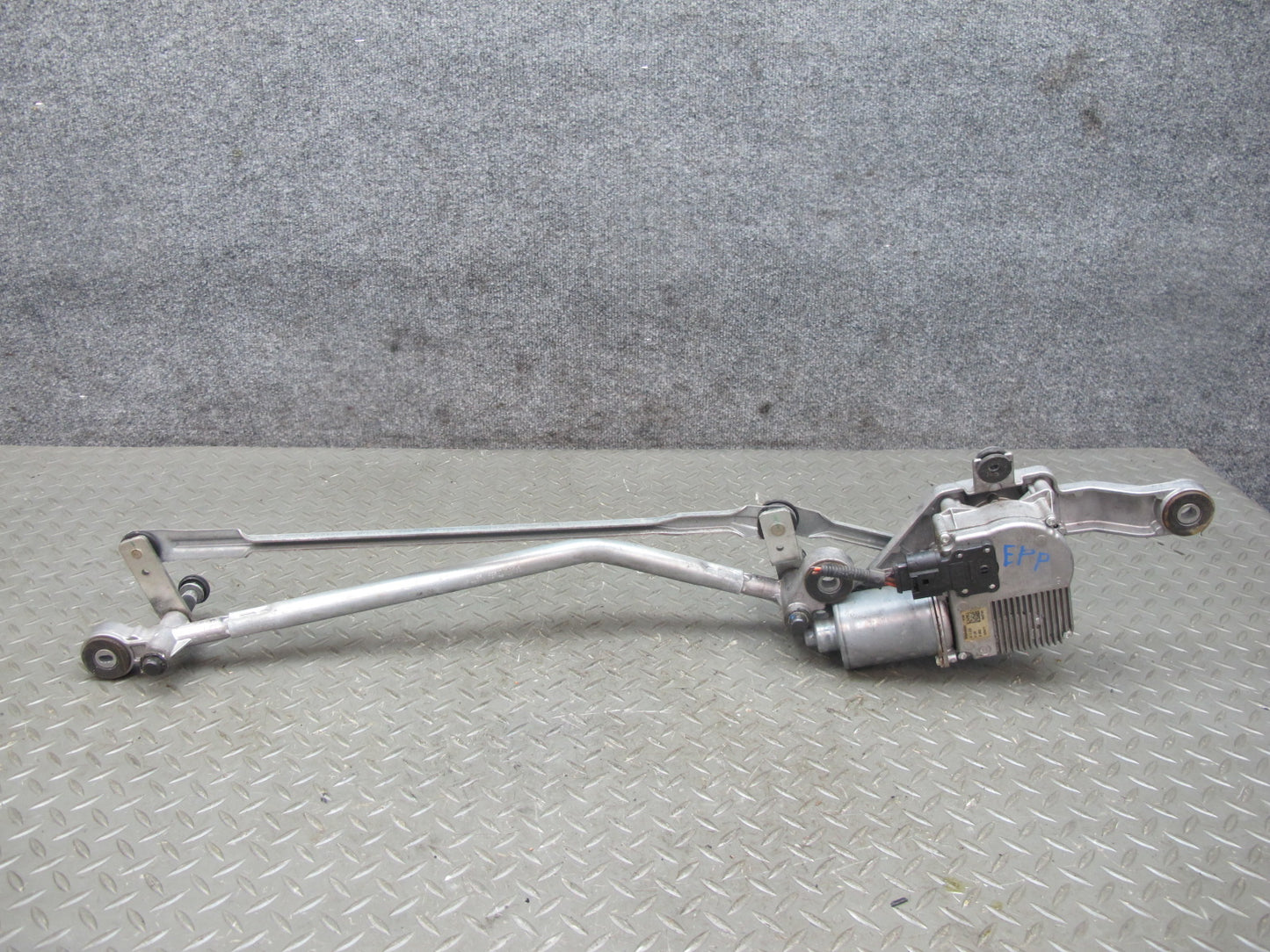 2010-2016 Porsche Panamera 970 Front Windshield Wiper Transmission Linkage Motor