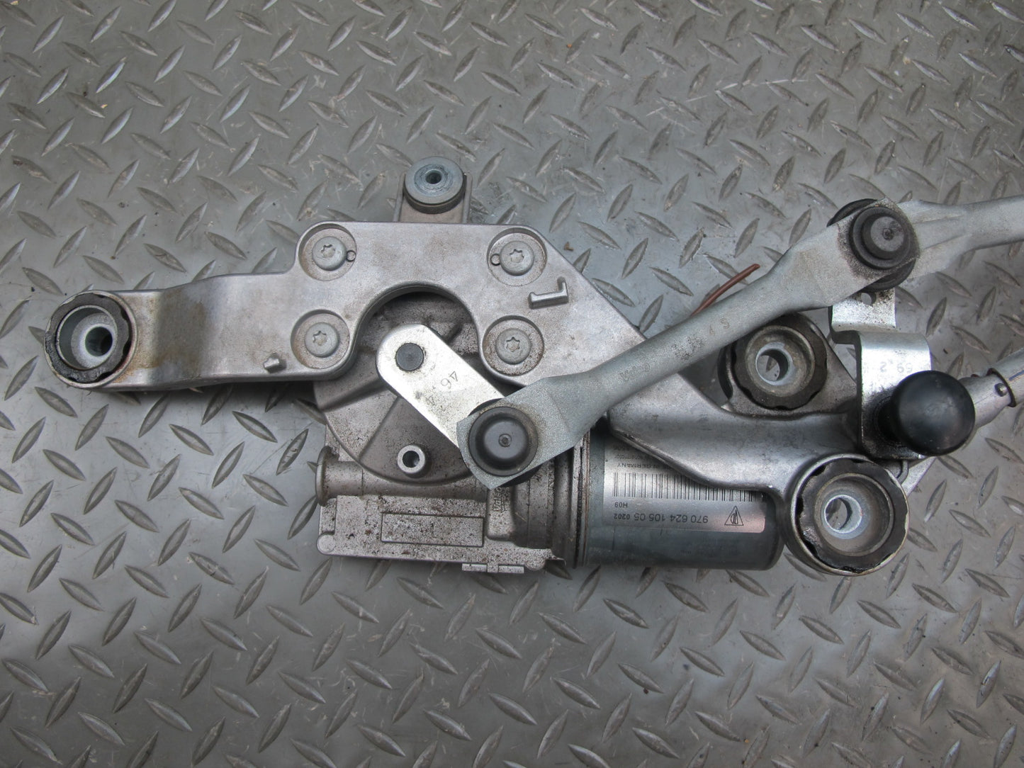 2010-2016 Porsche Panamera 970 Front Windshield Wiper Transmission Linkage Motor