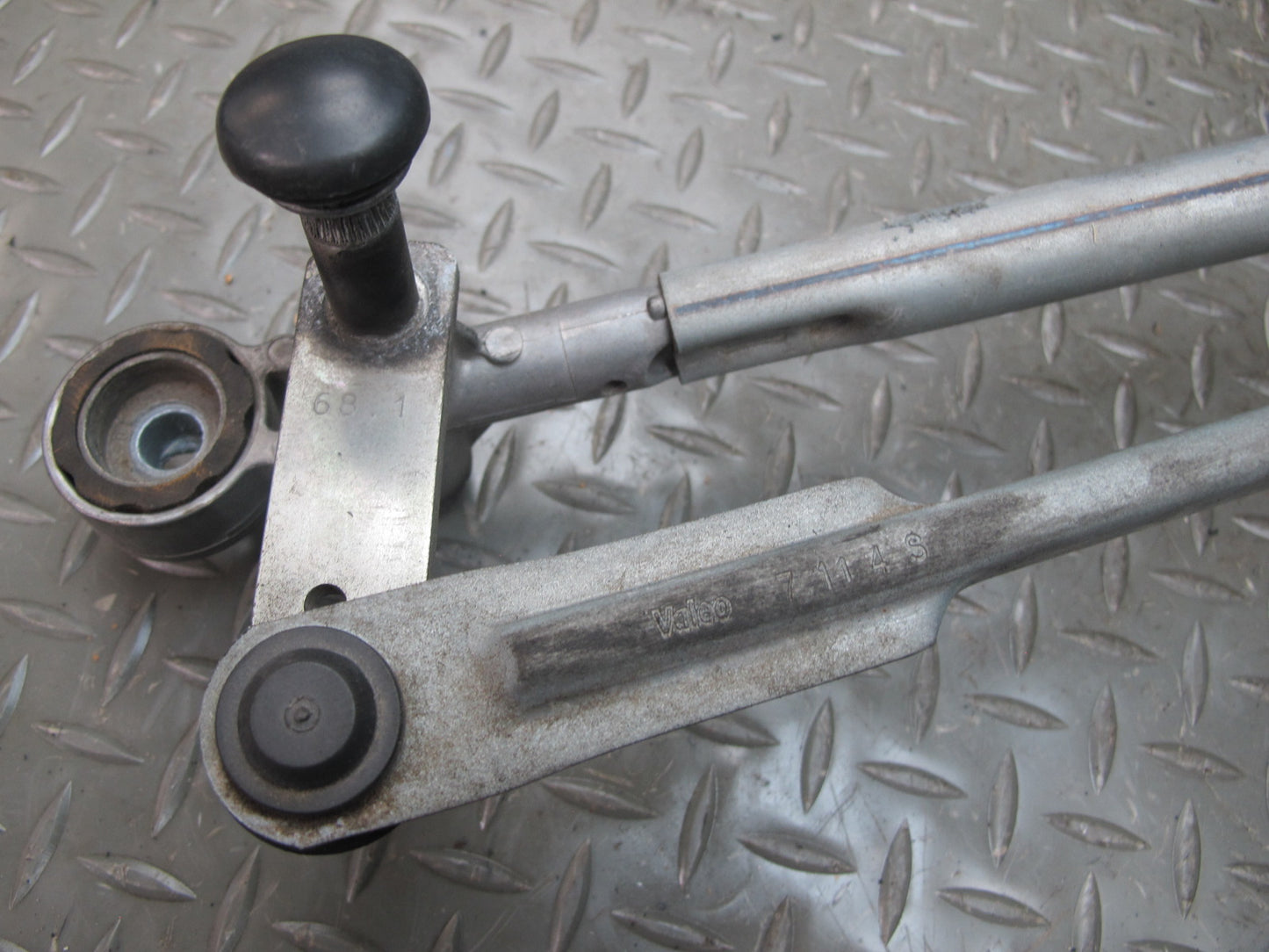 2010-2016 Porsche Panamera 970 Front Windshield Wiper Transmission Linkage Motor
