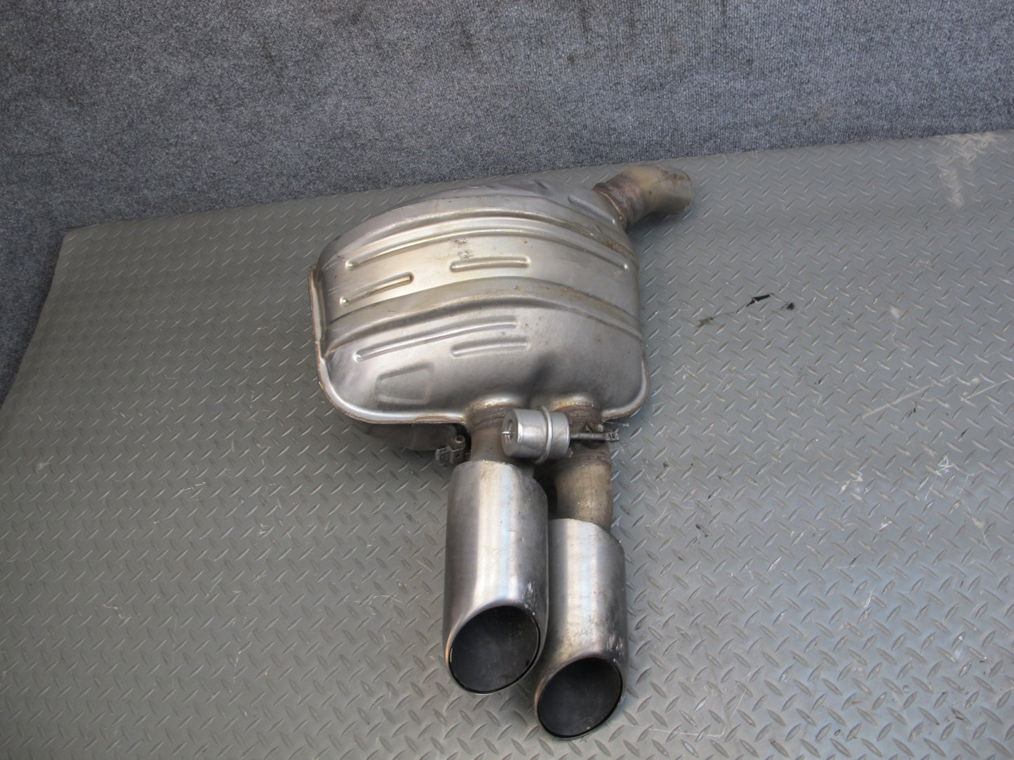 2014-2016 Porsche Panamera 970 3.0L Turbo Rear Right Exhaust Muffler w Tips