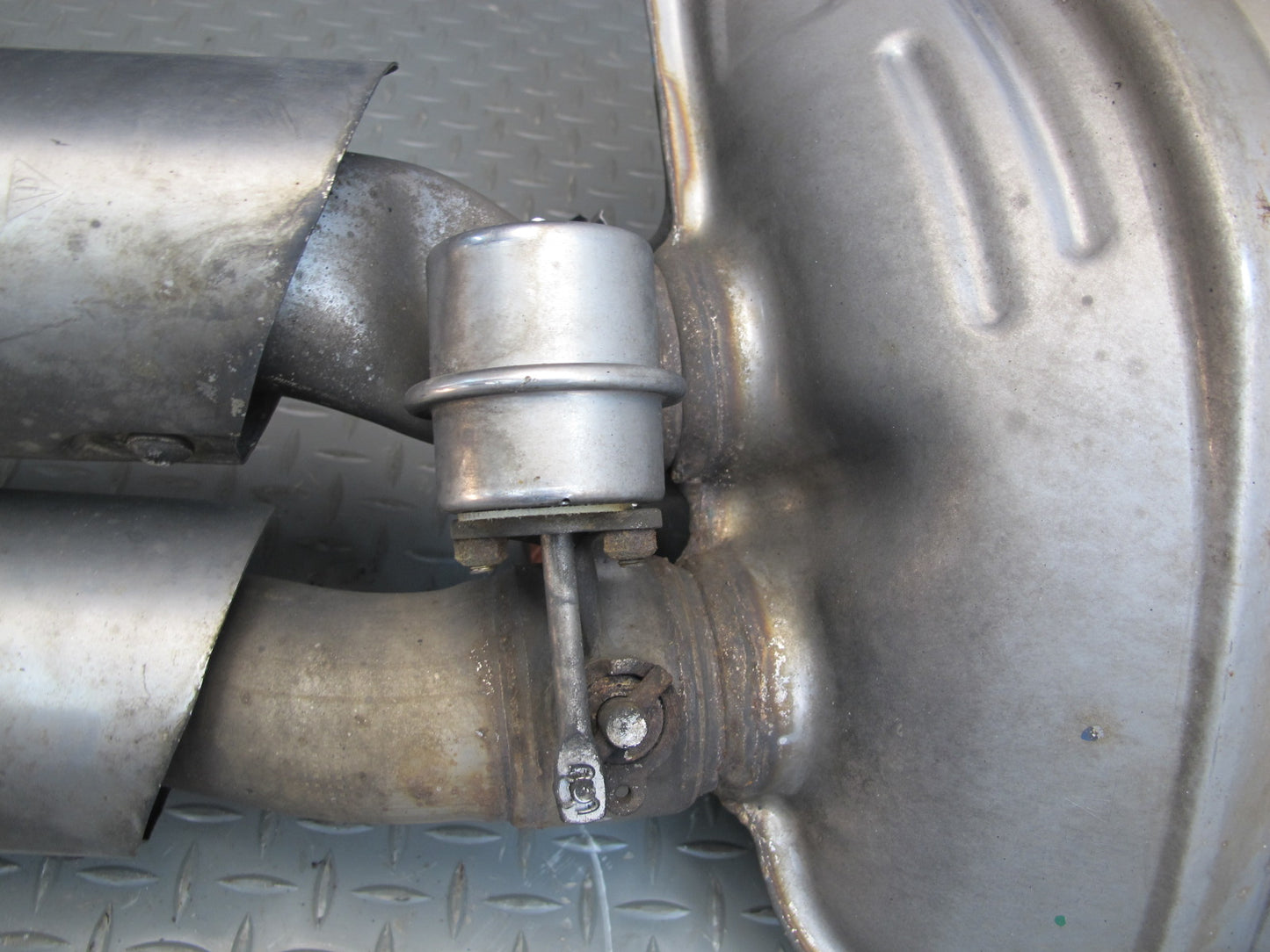 2014-2016 Porsche Panamera 970 3.0L Turbo Rear Right Exhaust Muffler w Tips