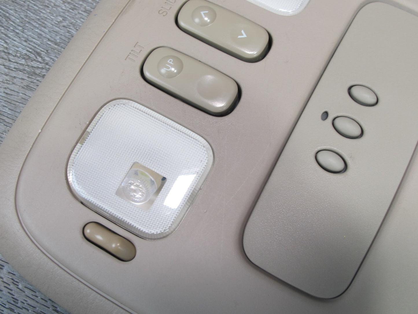 1998-2002 Lexus J100 LX470 Overhead Console Dome Light Lamp 63670-60040