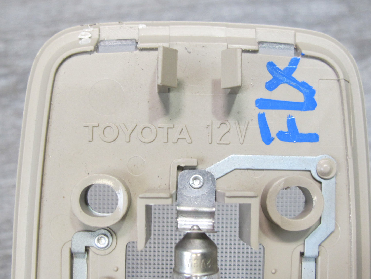 1998-2002 Lexus J100 LX470 Rear 3RD ROW Overhead Dome Light Lamp
