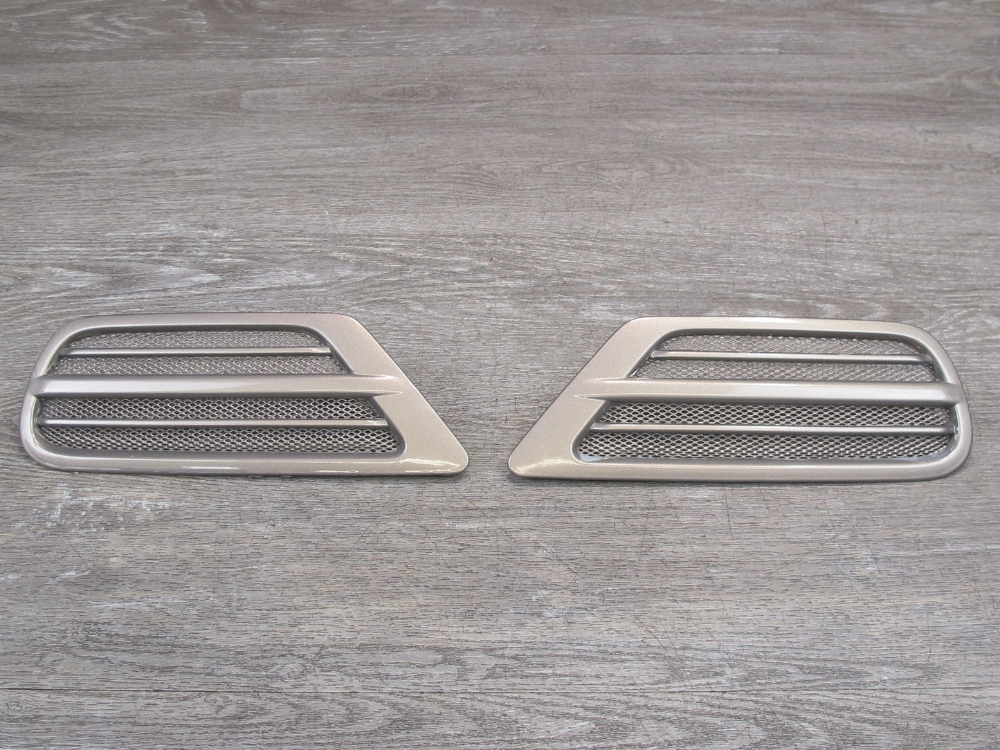 1998-2002 Lexus J100 LX470 Rear Left & Right Side Quarter Vent Grille Trim Set