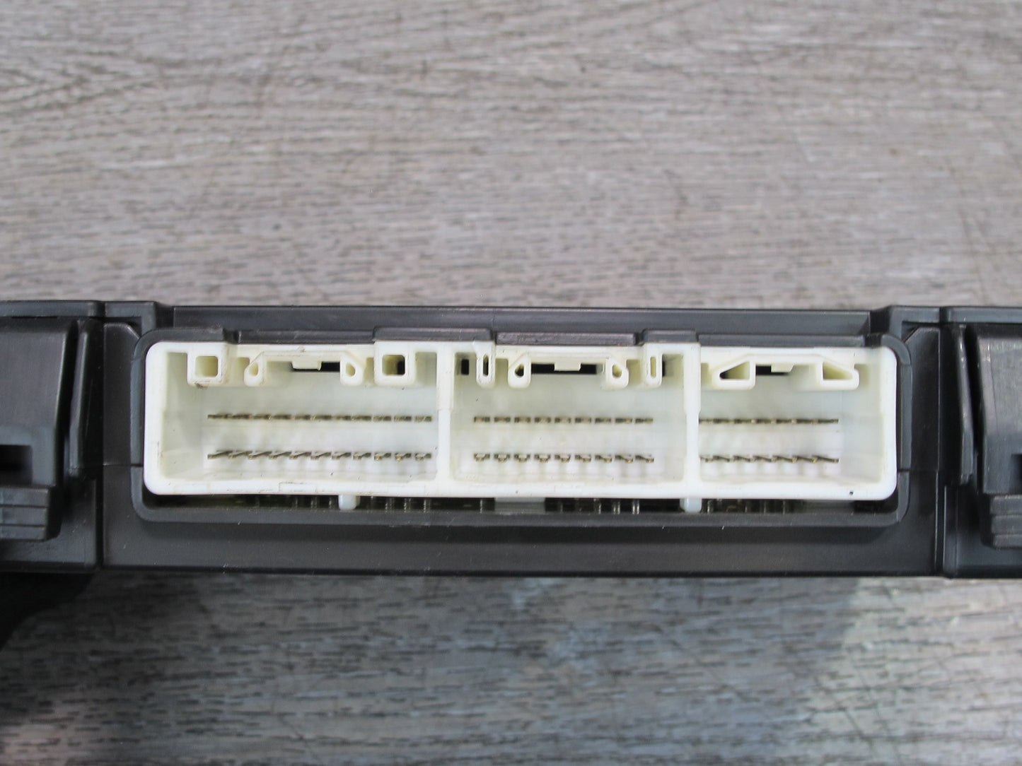 1998-2002 Lexus J100 LX470 Controller & Junction Control Module 82791-60030