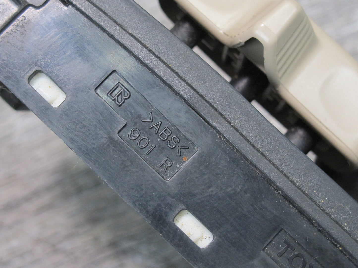 1998-2002 Lexus J100 LX470 Front Right Passenger Side Seat Adjustment Switch