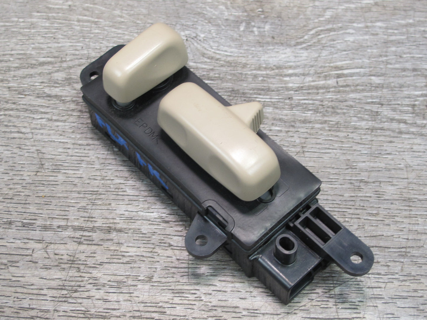 1998-2002 Lexus J100 LX470 Front Right Passenger Side Seat Adjustment Switch