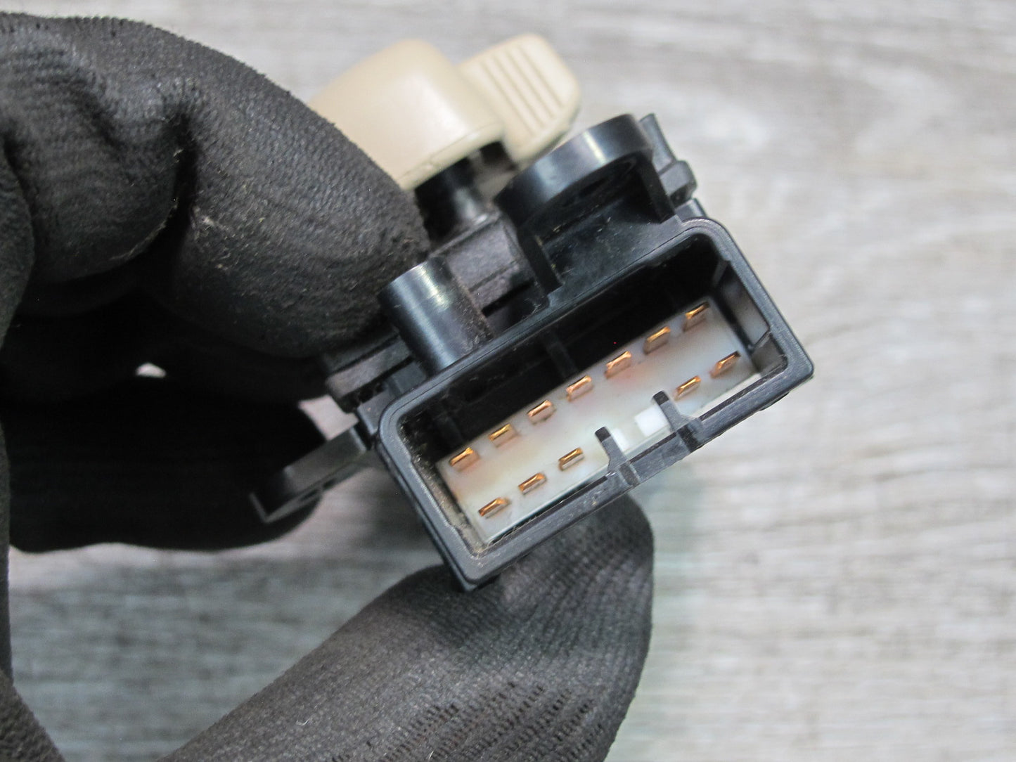 1998-2002 Lexus J100 LX470 Front Right Passenger Side Seat Adjustment Switch