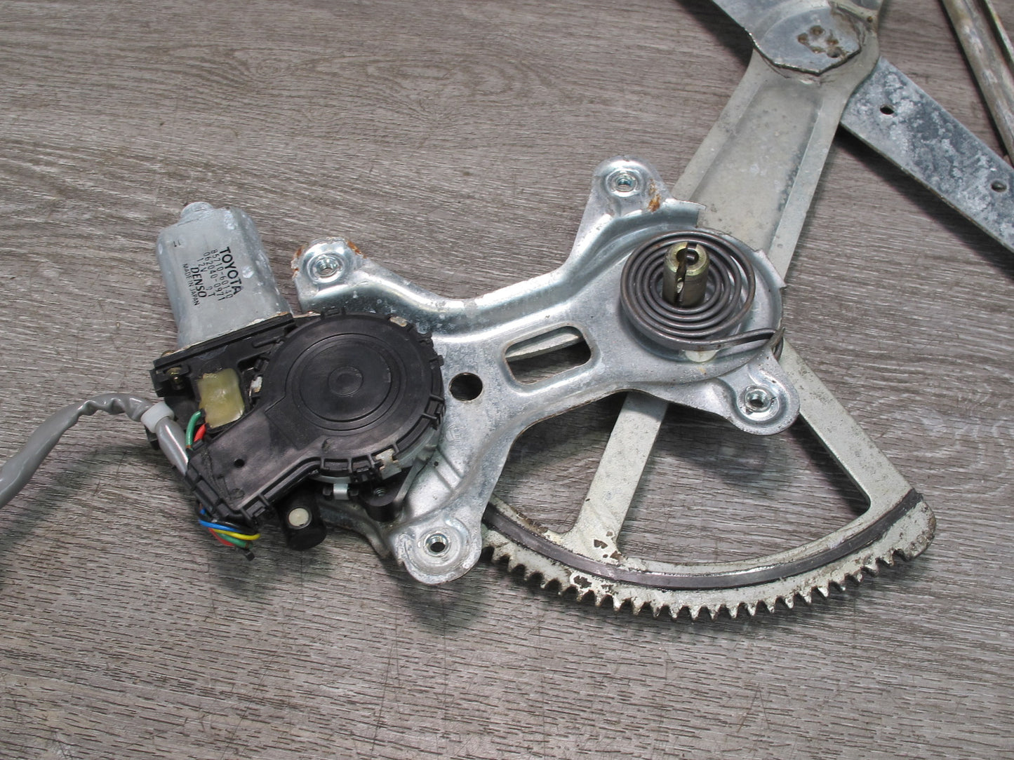 1998-2007 Lexus J100 LX470 Front Right Passenger Side Window Regulator W/ Motor
