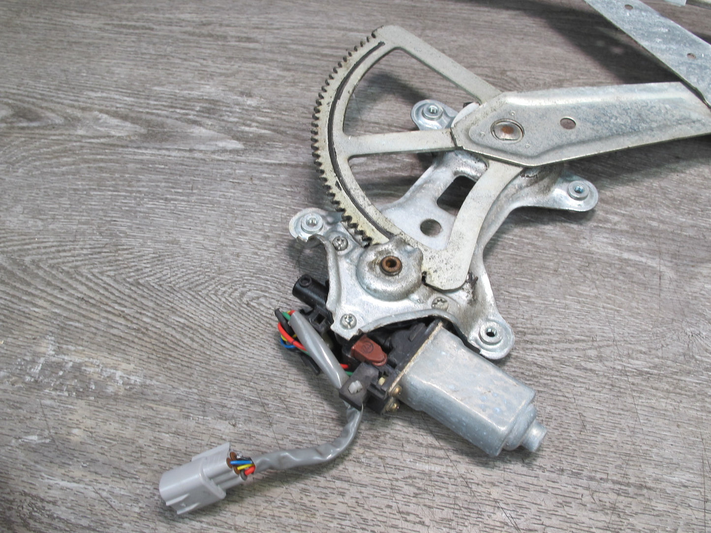 1998-2007 Lexus J100 LX470 Front Right Passenger Side Window Regulator W/ Motor