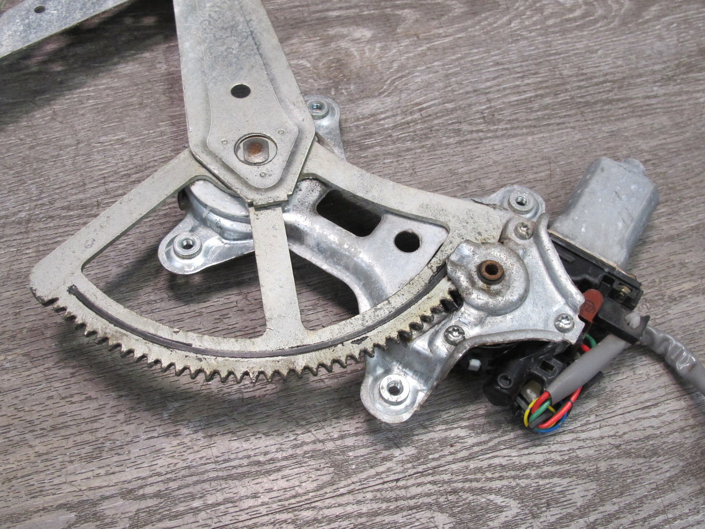 1998-2007 Lexus J100 LX470 Front Right Passenger Side Window Regulator W/ Motor