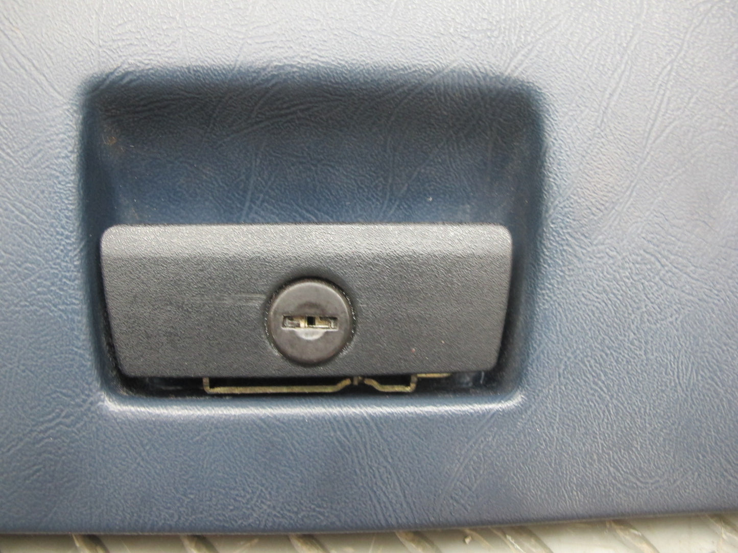 85-87 BMW E24 6-SERIES Dash Glove Box Compartment Storage Door Lid OEM