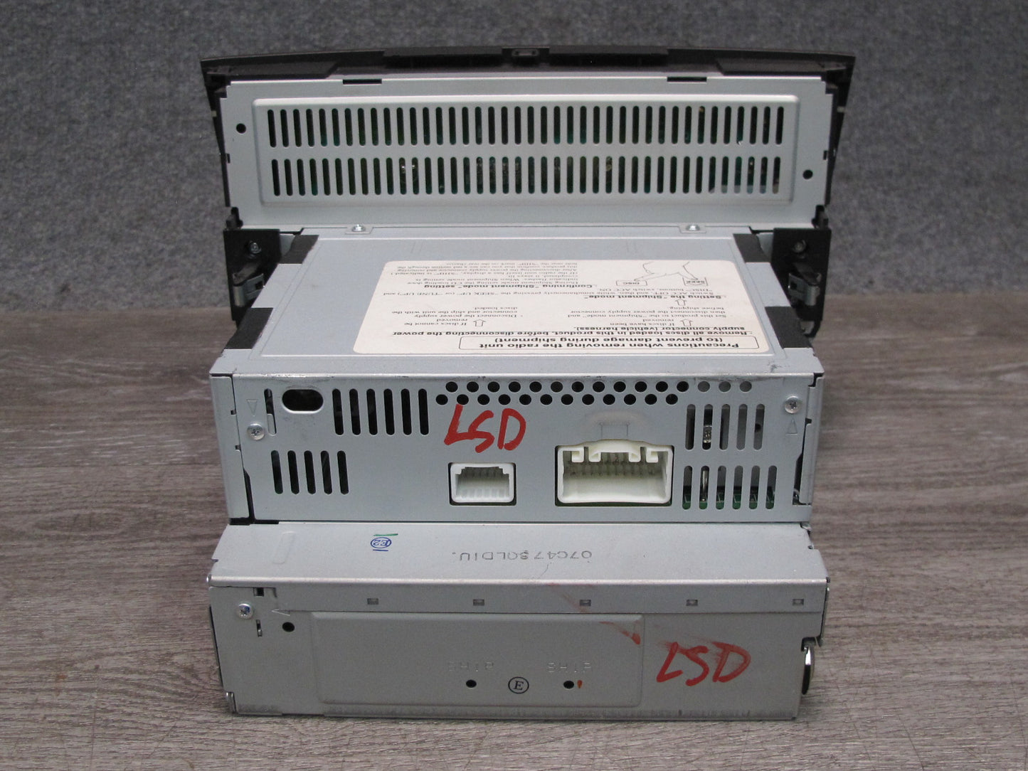 04-06 Lexus UCF30L LS430 Radio CD Cassette Player Receiver Head Unit OEM