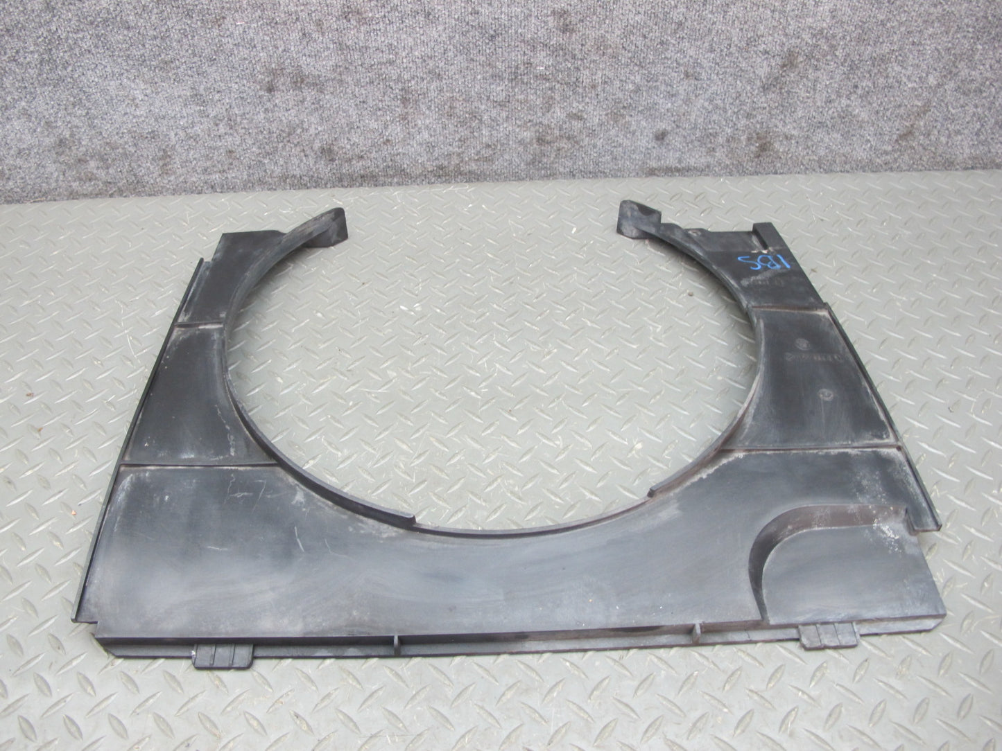 84-89 BMW E24 E28 Engine Radiator Cooling Fan Motor Shroud 1177834 OEM
