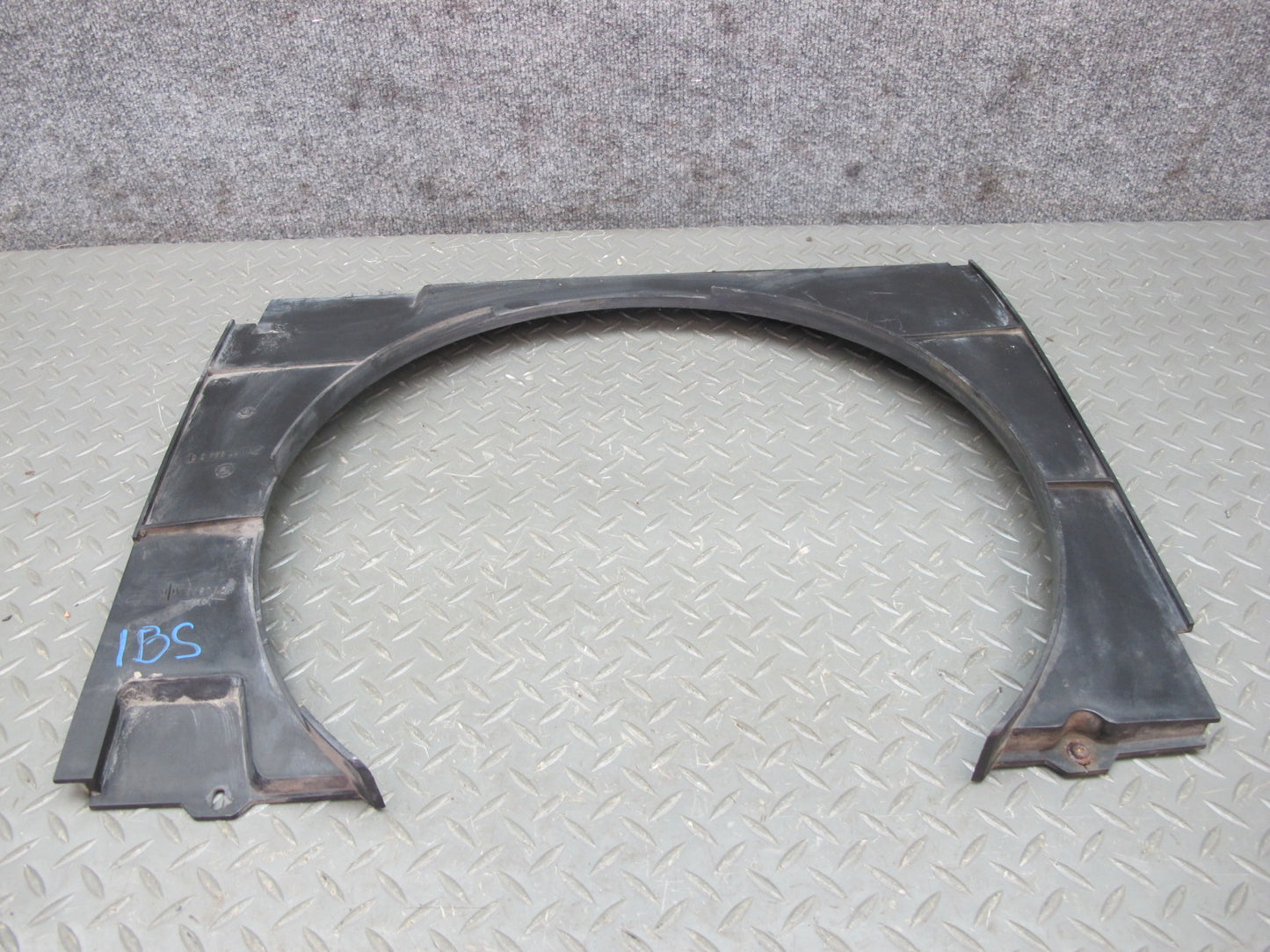 84-89 BMW E24 E28 Engine Radiator Cooling Fan Motor Shroud 1177834 OEM