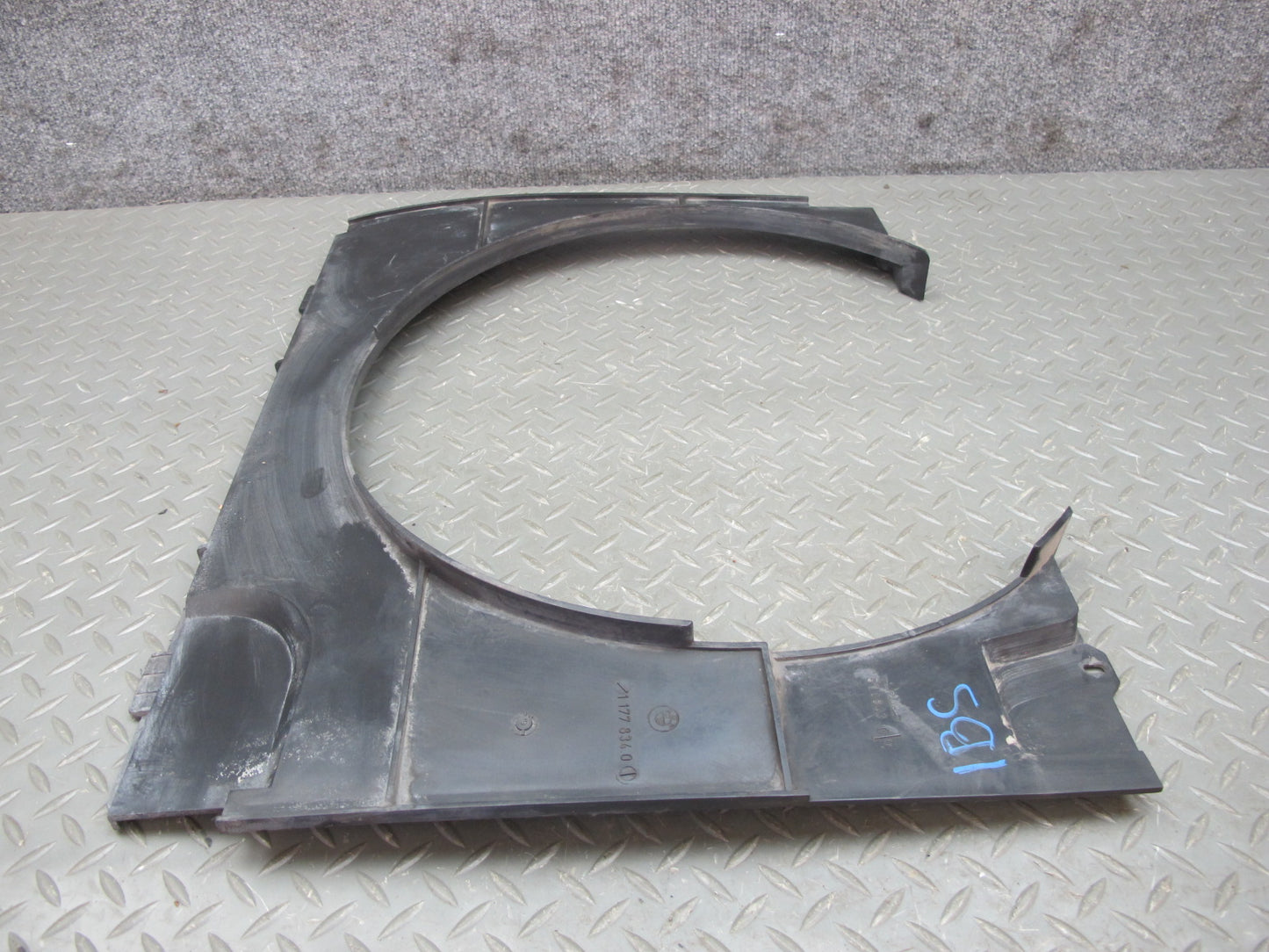 84-89 BMW E24 E28 Engine Radiator Cooling Fan Motor Shroud 1177834 OEM