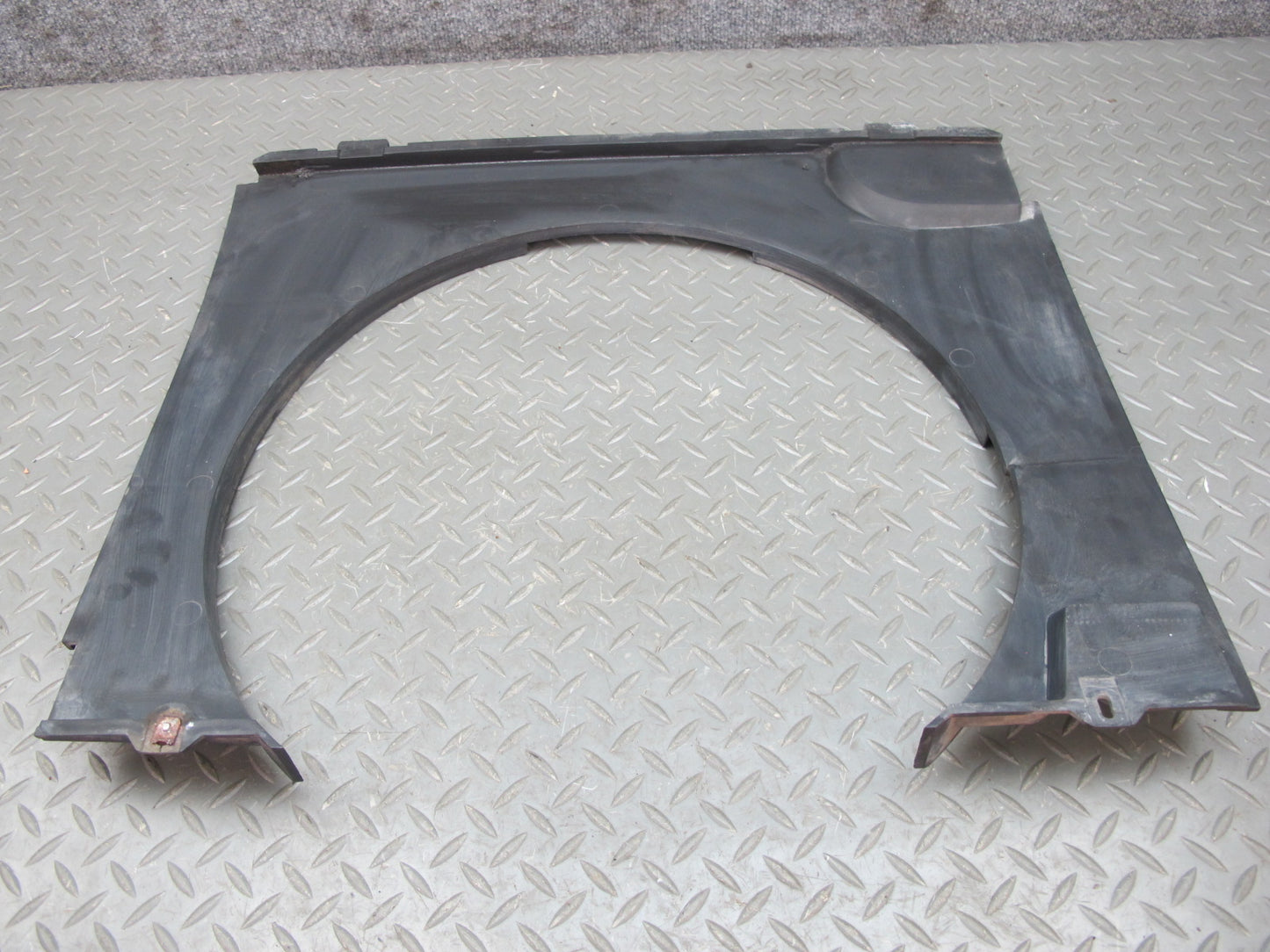 84-89 BMW E24 E28 Engine Radiator Cooling Fan Motor Shroud 1177834 OEM