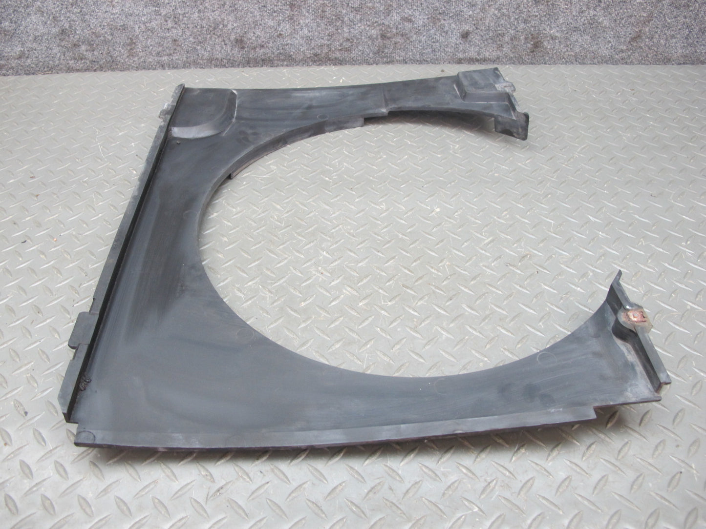 84-89 BMW E24 E28 Engine Radiator Cooling Fan Motor Shroud 1177834 OEM