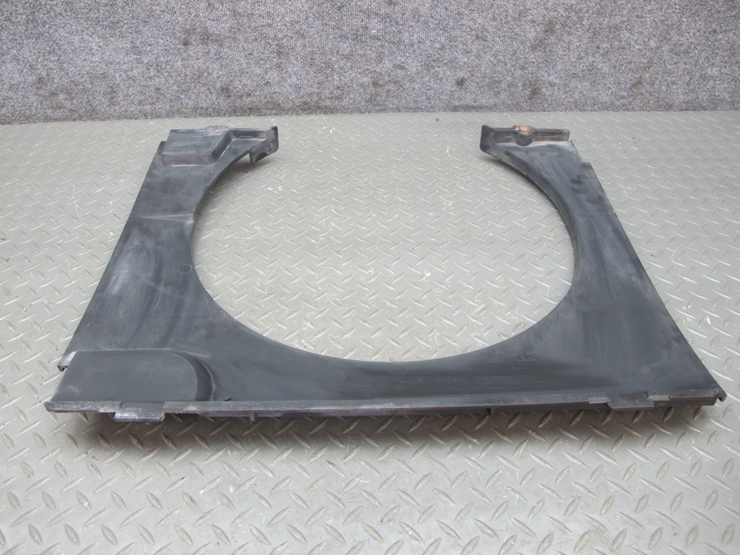 84-89 BMW E24 E28 Engine Radiator Cooling Fan Motor Shroud 1177834 OEM