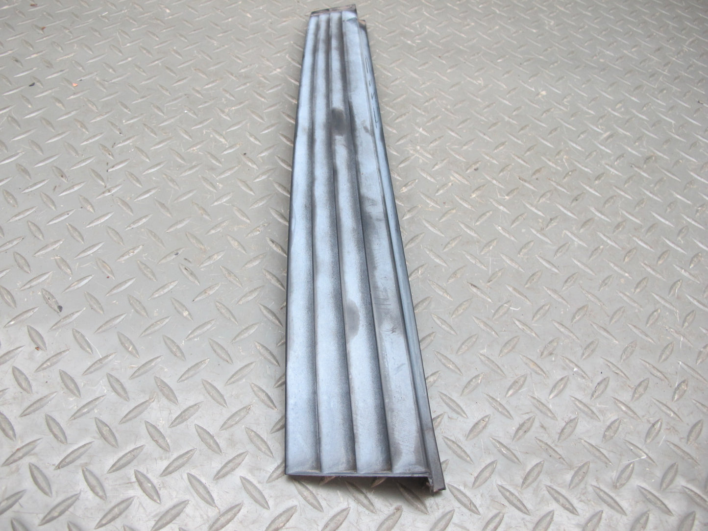 84-89 BMW E24 Set of 2 Center Left & Right Exterior B Pillar Trim Cover OEM