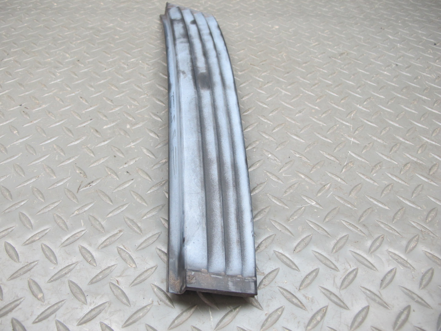 84-89 BMW E24 Set of 2 Center Left & Right Exterior B Pillar Trim Cover OEM