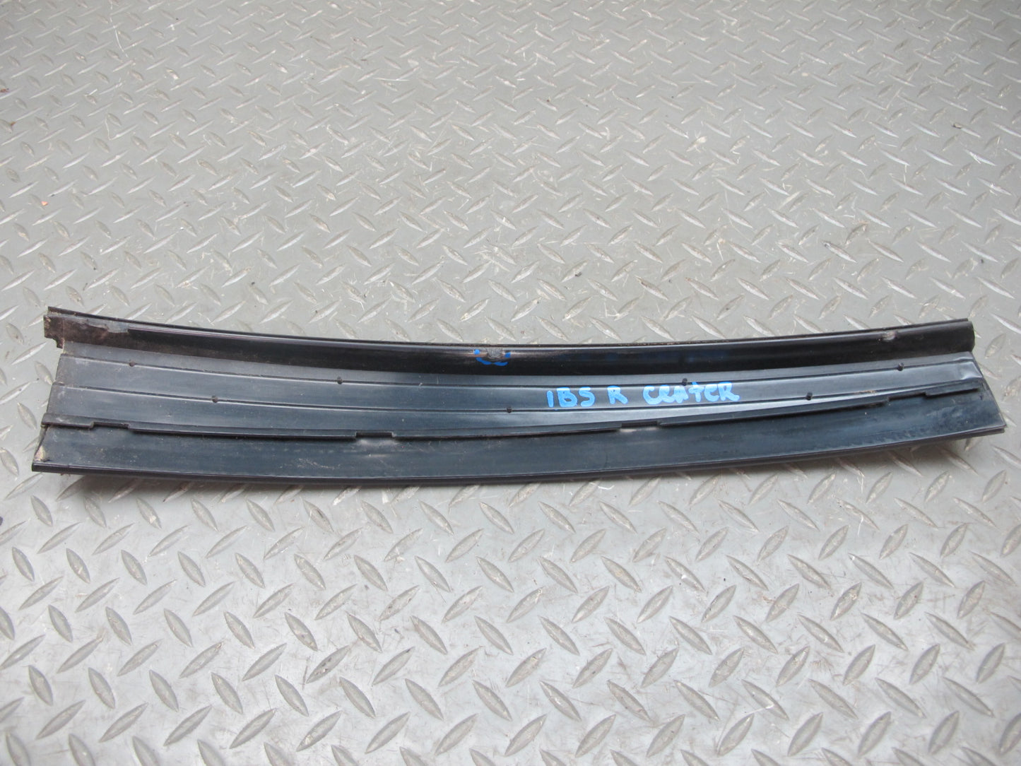 84-89 BMW E24 Set of 2 Center Left & Right Exterior B Pillar Trim Cover OEM
