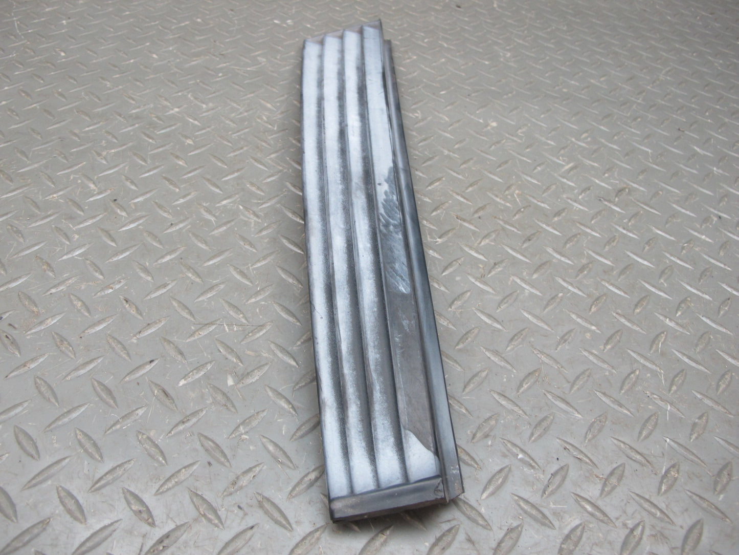 84-89 BMW E24 Set of 2 Center Left & Right Exterior B Pillar Trim Cover OEM