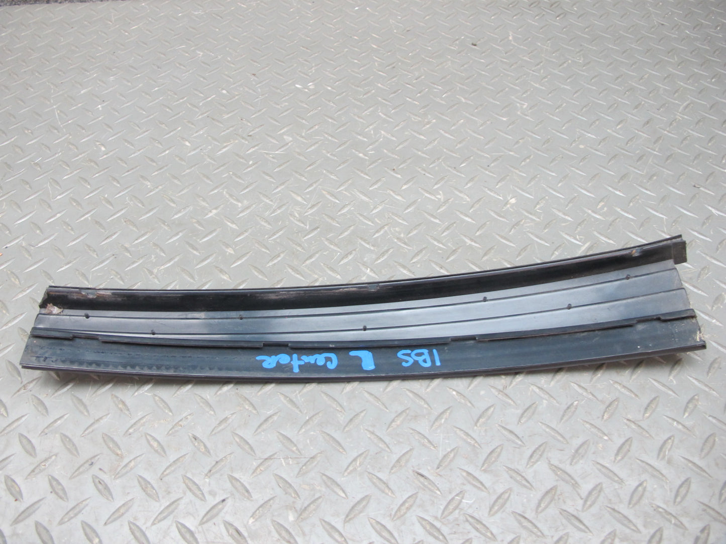 84-89 BMW E24 Set of 2 Center Left & Right Exterior B Pillar Trim Cover OEM