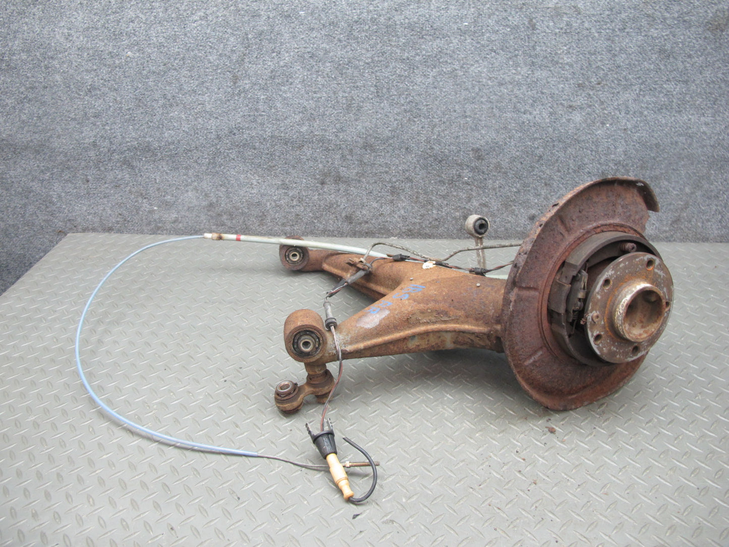 84-89 BMW E24 6-SERIES Rear Right Knuckle Wheel Hub Trailing Arm OEM