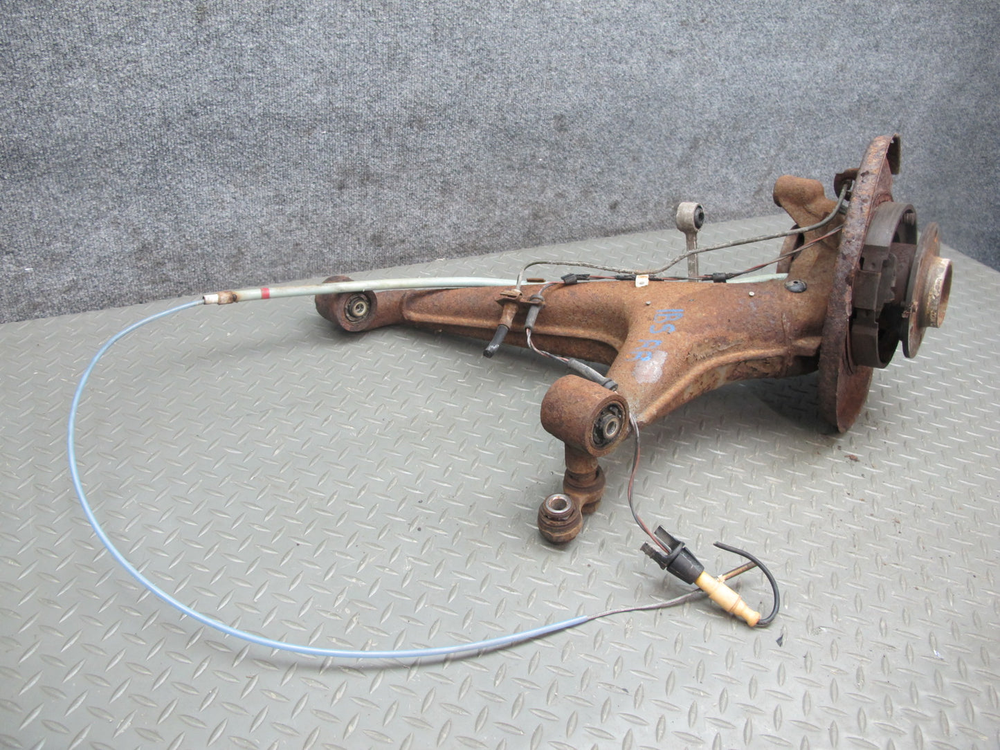 84-89 BMW E24 6-SERIES Rear Right Knuckle Wheel Hub Trailing Arm OEM