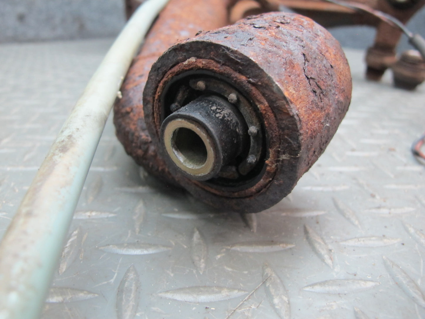 84-89 BMW E24 6-SERIES Rear Right Knuckle Wheel Hub Trailing Arm OEM