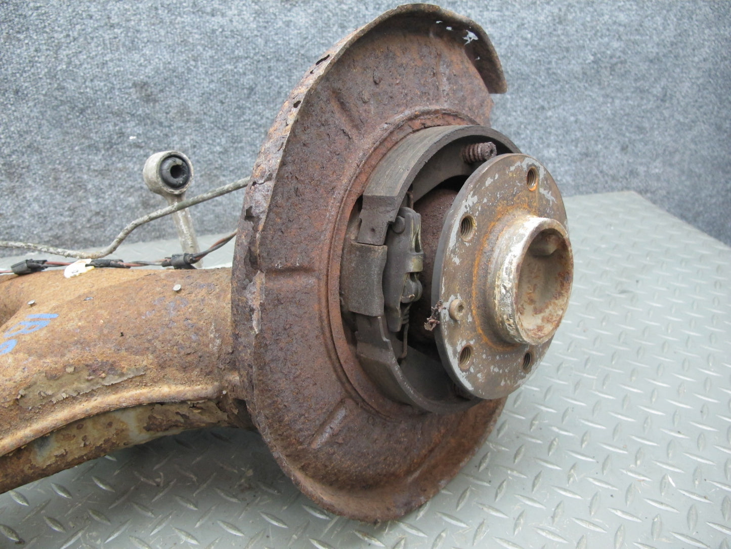 84-89 BMW E24 6-SERIES Rear Right Knuckle Wheel Hub Trailing Arm OEM