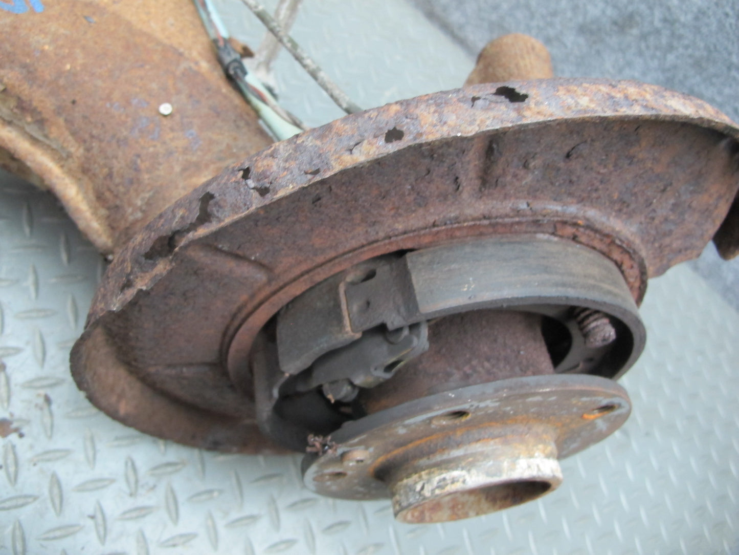 84-89 BMW E24 6-SERIES Rear Right Knuckle Wheel Hub Trailing Arm OEM