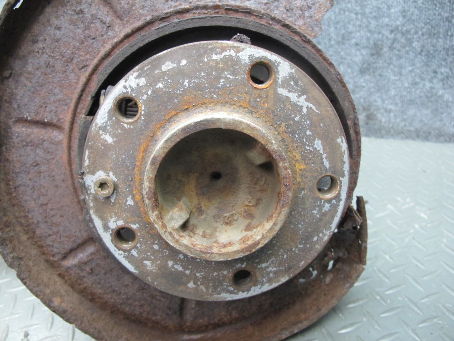 84-89 BMW E24 6-SERIES Rear Right Knuckle Wheel Hub Trailing Arm OEM