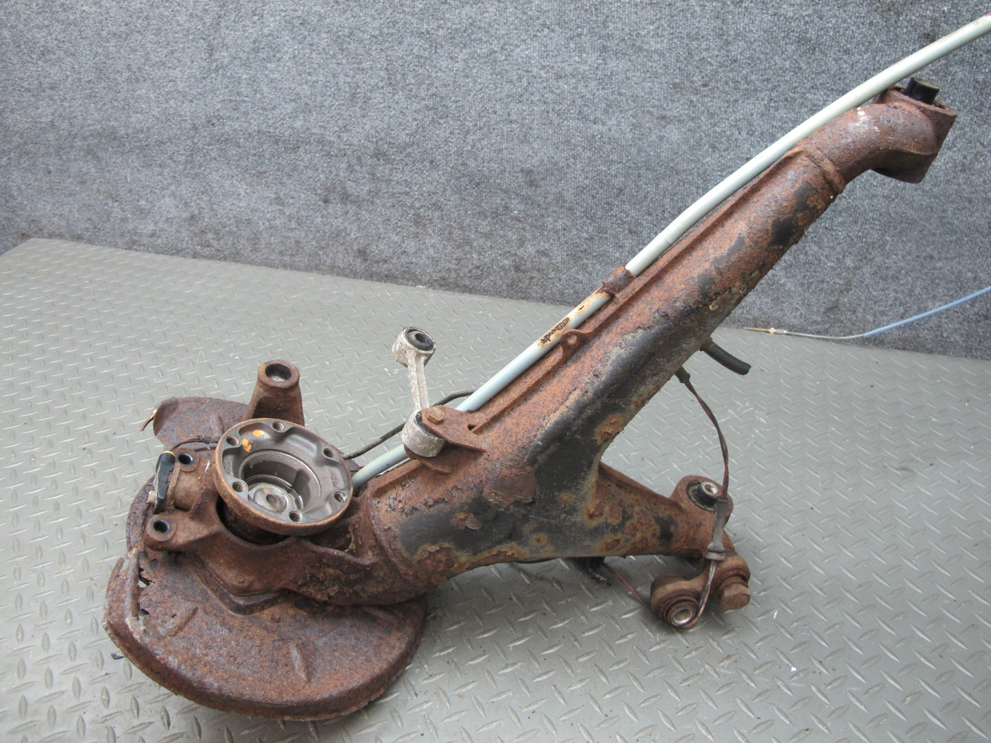 84-89 BMW E24 6-SERIES Rear Right Knuckle Wheel Hub Trailing Arm OEM