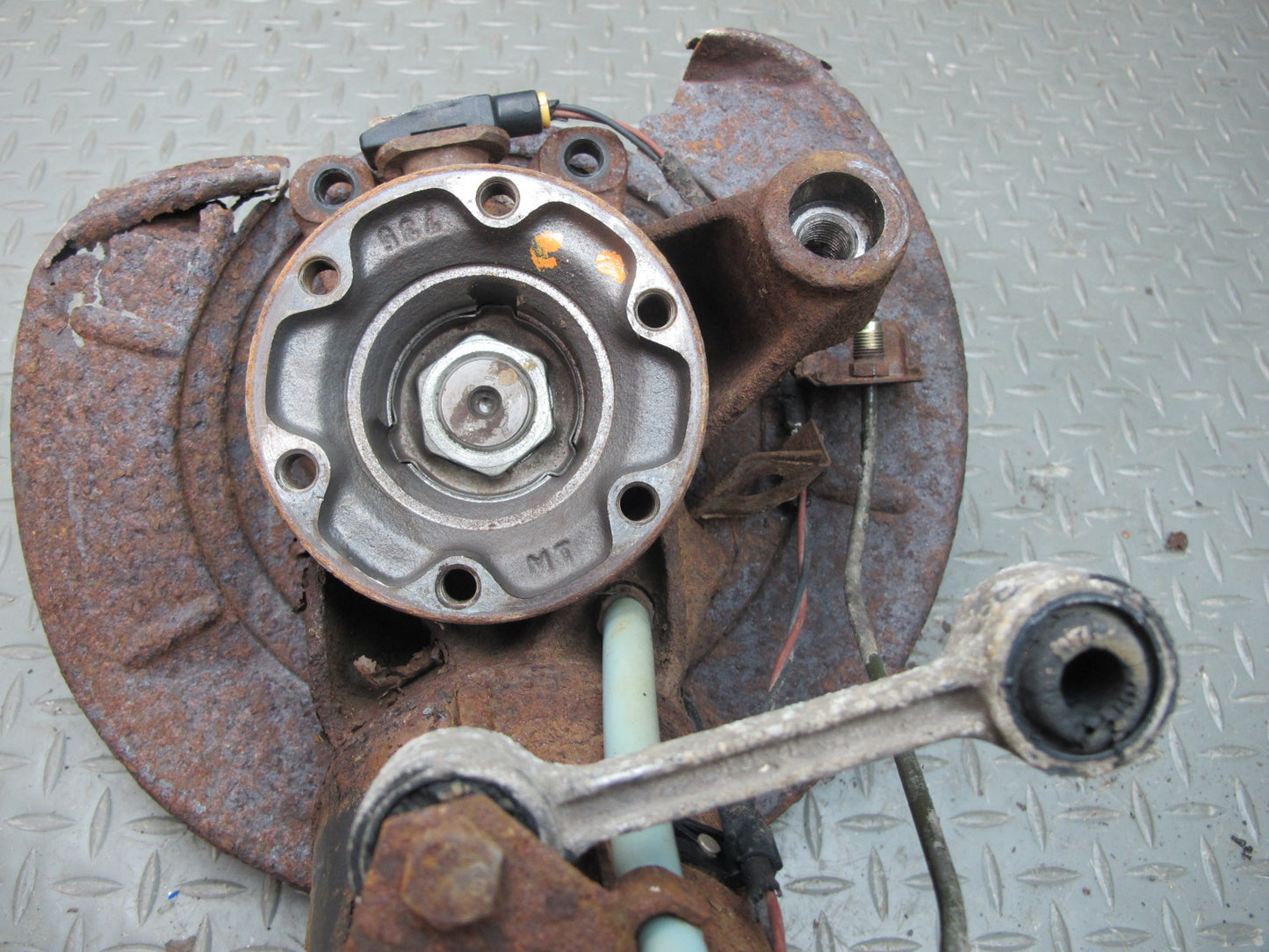 84-89 BMW E24 6-SERIES Rear Right Knuckle Wheel Hub Trailing Arm OEM