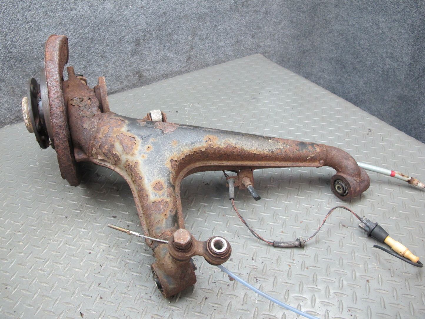 84-89 BMW E24 6-SERIES Rear Right Knuckle Wheel Hub Trailing Arm OEM