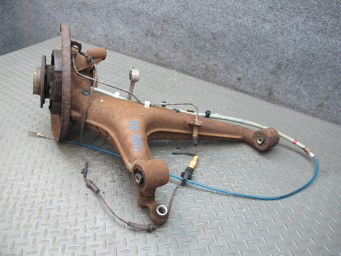 84-89 BMW E24 6-SERIES Rear Left Knuckle Wheel Hub Trailing Arm OEM