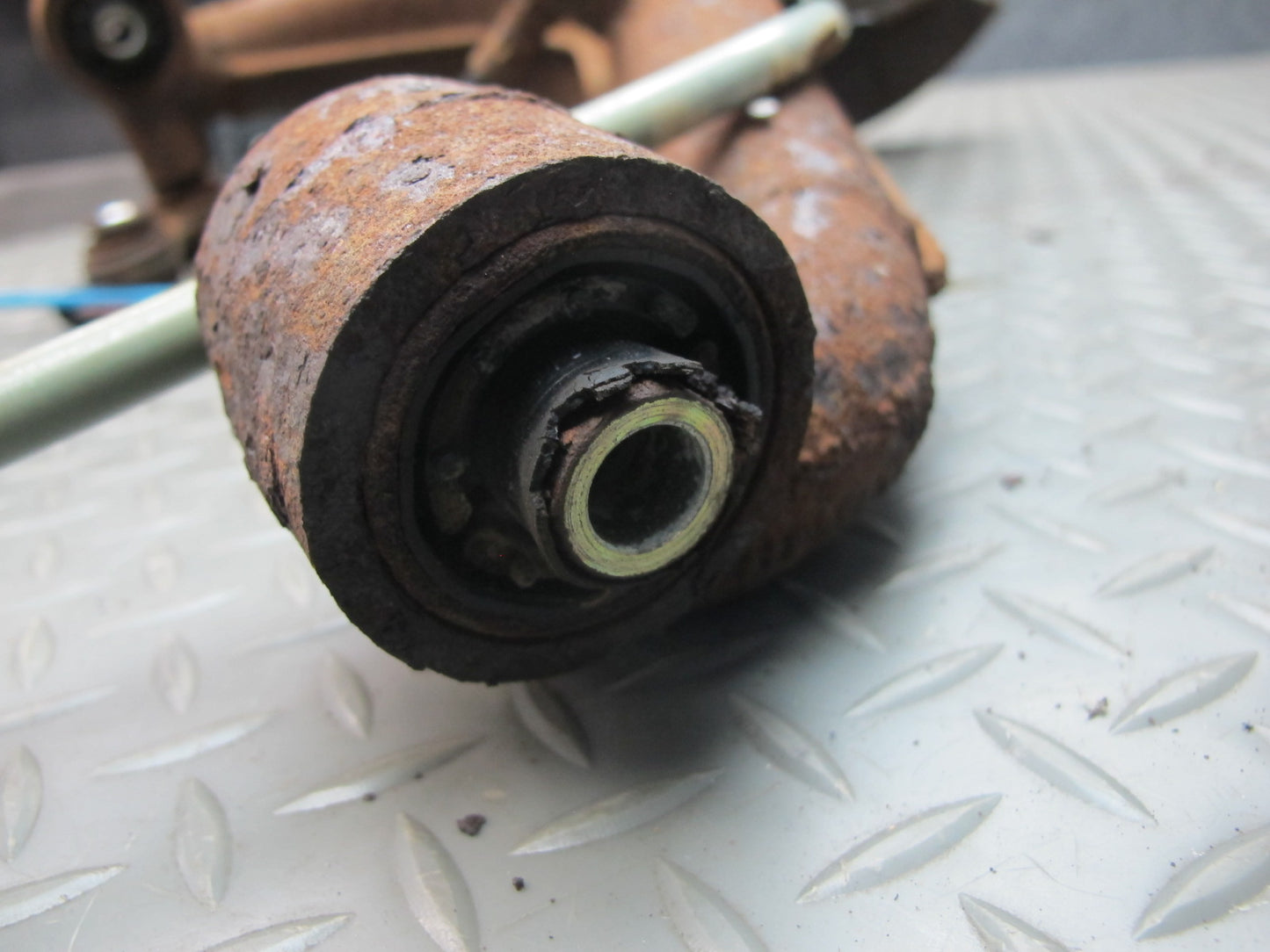 84-89 BMW E24 6-SERIES Rear Left Knuckle Wheel Hub Trailing Arm OEM