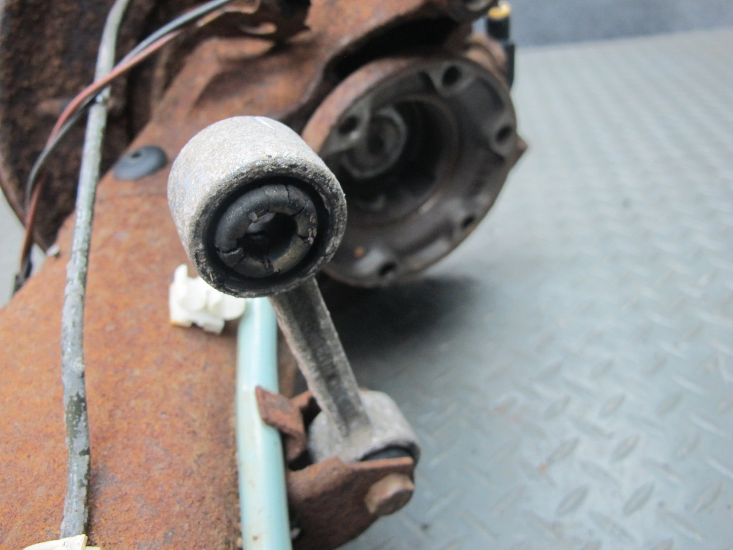 84-89 BMW E24 6-SERIES Rear Left Knuckle Wheel Hub Trailing Arm OEM