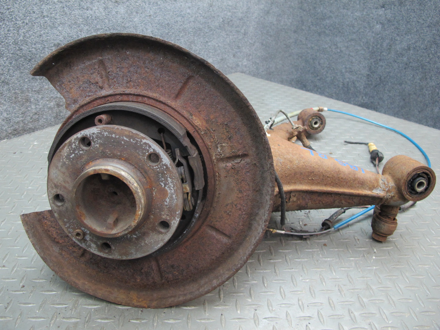 84-89 BMW E24 6-SERIES Rear Left Knuckle Wheel Hub Trailing Arm OEM