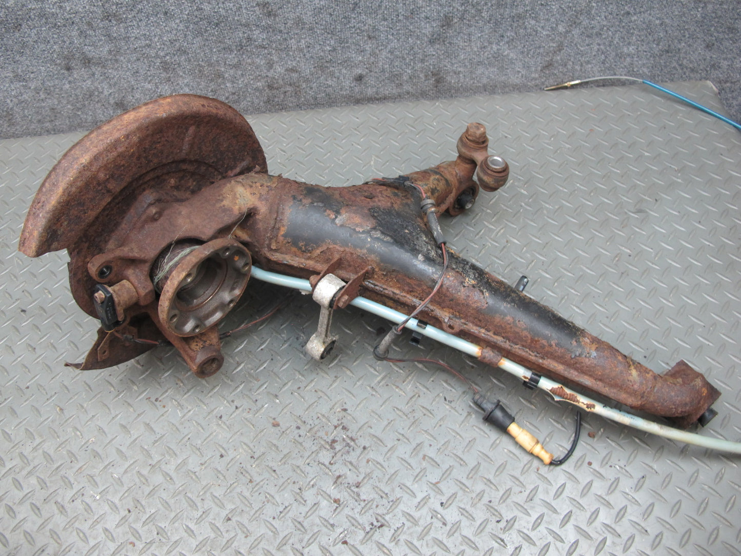84-89 BMW E24 6-SERIES Rear Left Knuckle Wheel Hub Trailing Arm OEM