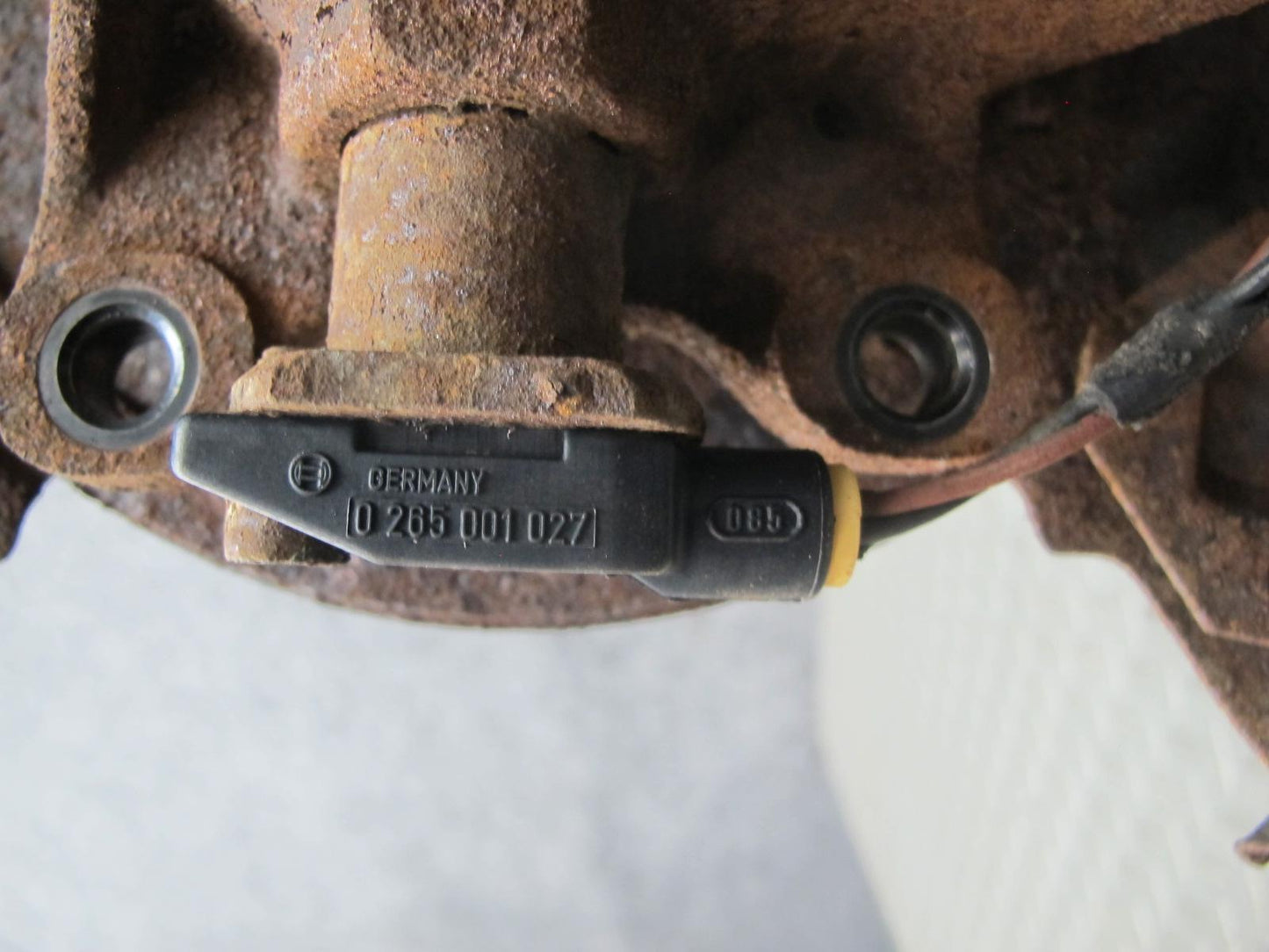 84-89 BMW E24 6-SERIES Rear Left Knuckle Wheel Hub Trailing Arm OEM