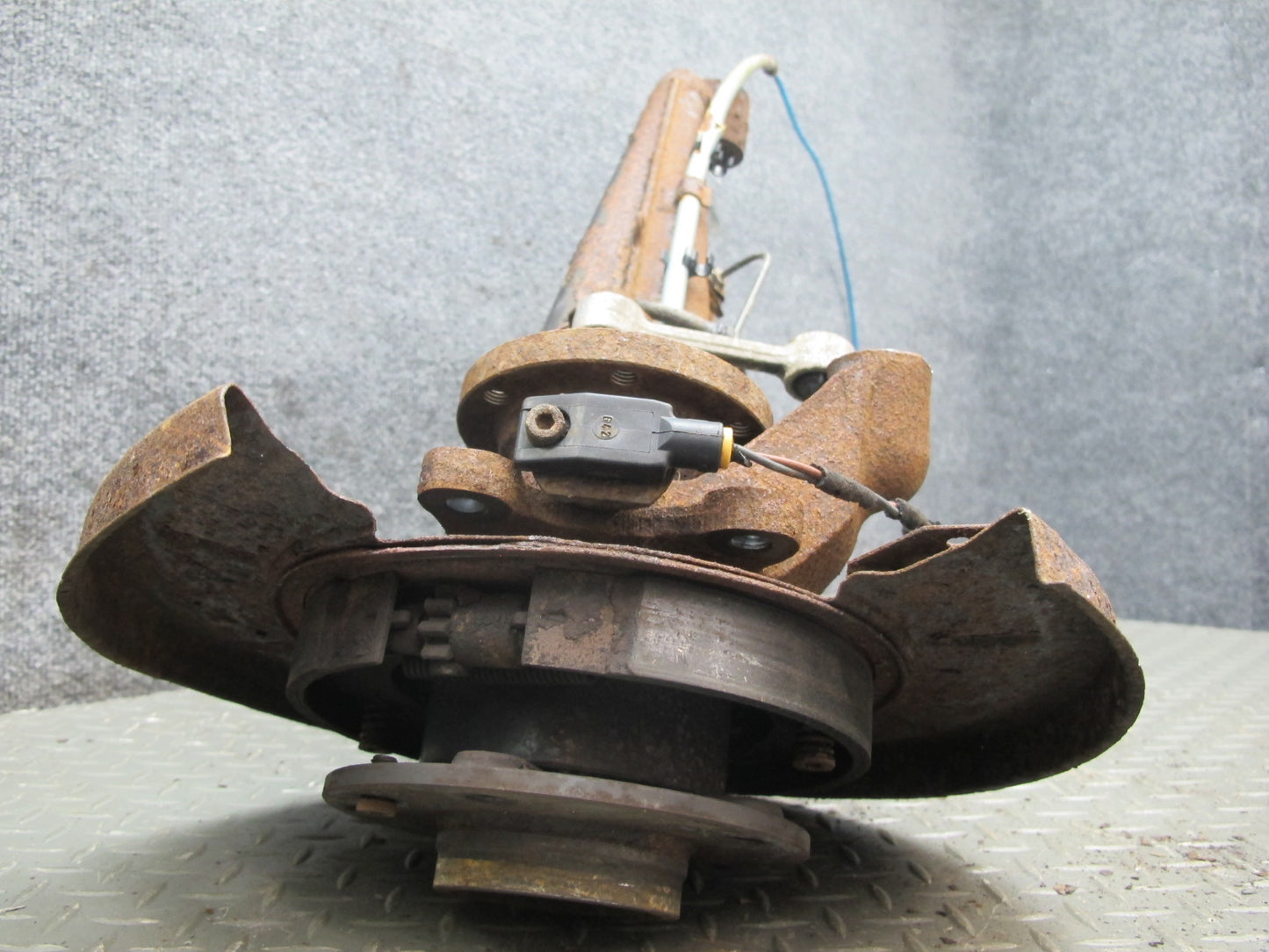 84-89 BMW E24 6-SERIES Rear Left Knuckle Wheel Hub Trailing Arm OEM